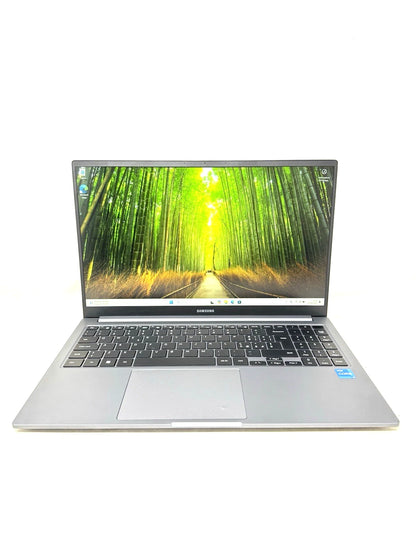SAMSUNG GALAXY BOOK 4 15,6 Ricondizionato – i3 1315U, 8GB RAM, 256GB SSD, Win 11