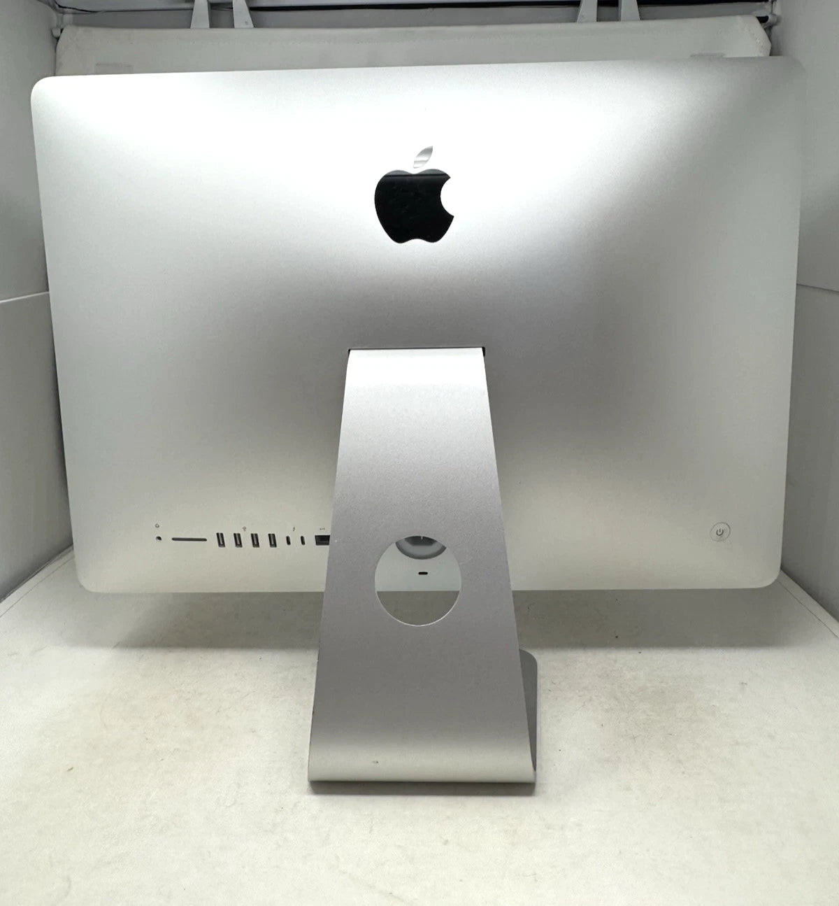 Apple Imac 21,5" 2019 I5 8500 8GB ram 256GB ssd