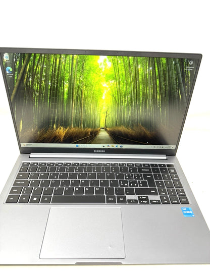 SAMSUNG GALAXY BOOK 4 15,6 Ricondizionato – i3 1315U, 8GB RAM, 256GB SSD, Win 11