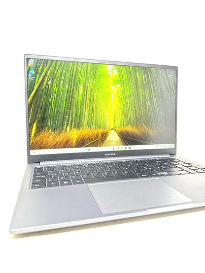 SAMSUNG GALAXY BOOK 4 15,6 Ricondizionato – i3 1315U, 8GB RAM, 256GB SSD, Win 11