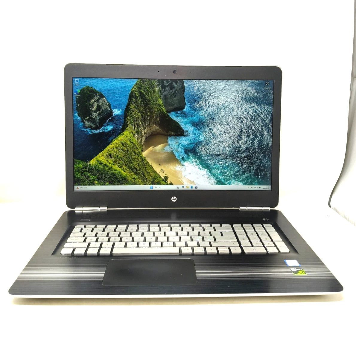 Hp pavilion 17-ab080no I5 6300HQ 8gb 256gb 17,3"