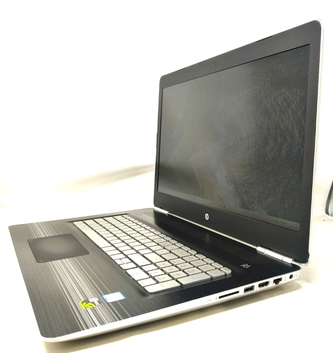 Hp pavilion 17-ab080no I5 6300HQ 8gb 256gb 17,3"